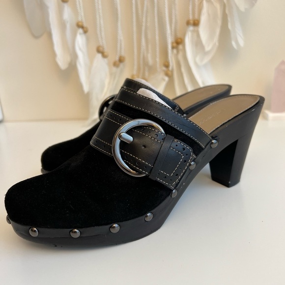 Liz Claiborne Black Suede Clogs - Picture 4 of 16